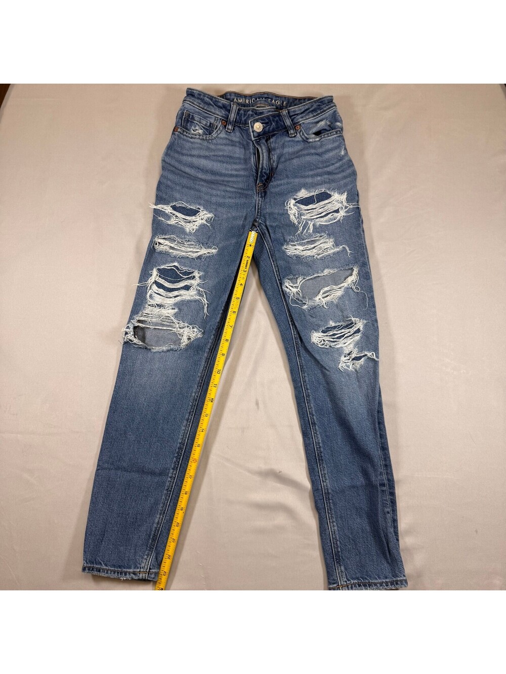 American Eagle Strigid Mom Jeans Womens 000 Short Distressed Hi-Rise Light Wash